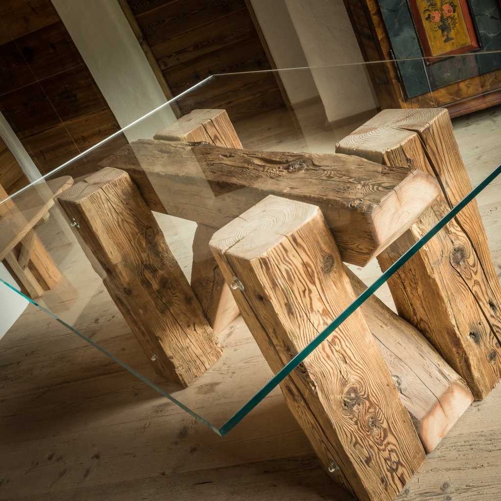 Toulà Table Woodart Cortina P The Taulà Table Is Composed Of A Large Glass Top And Natural Wood